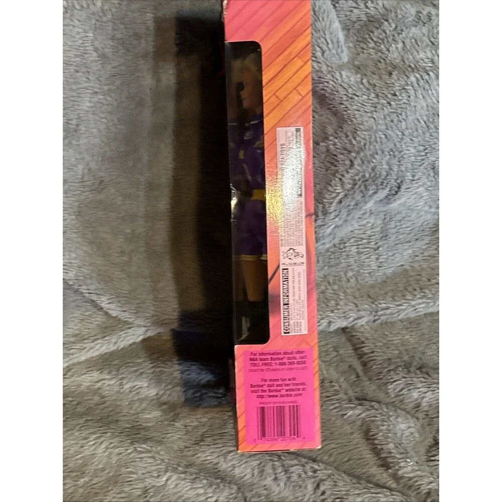 NEW - 1998 Mattel Barbie Doll NBA Los Angeles Lakers # 20704